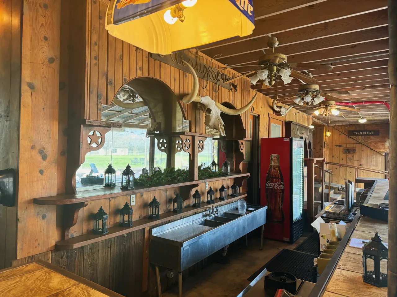 holiday-corral-bar-interior.webp