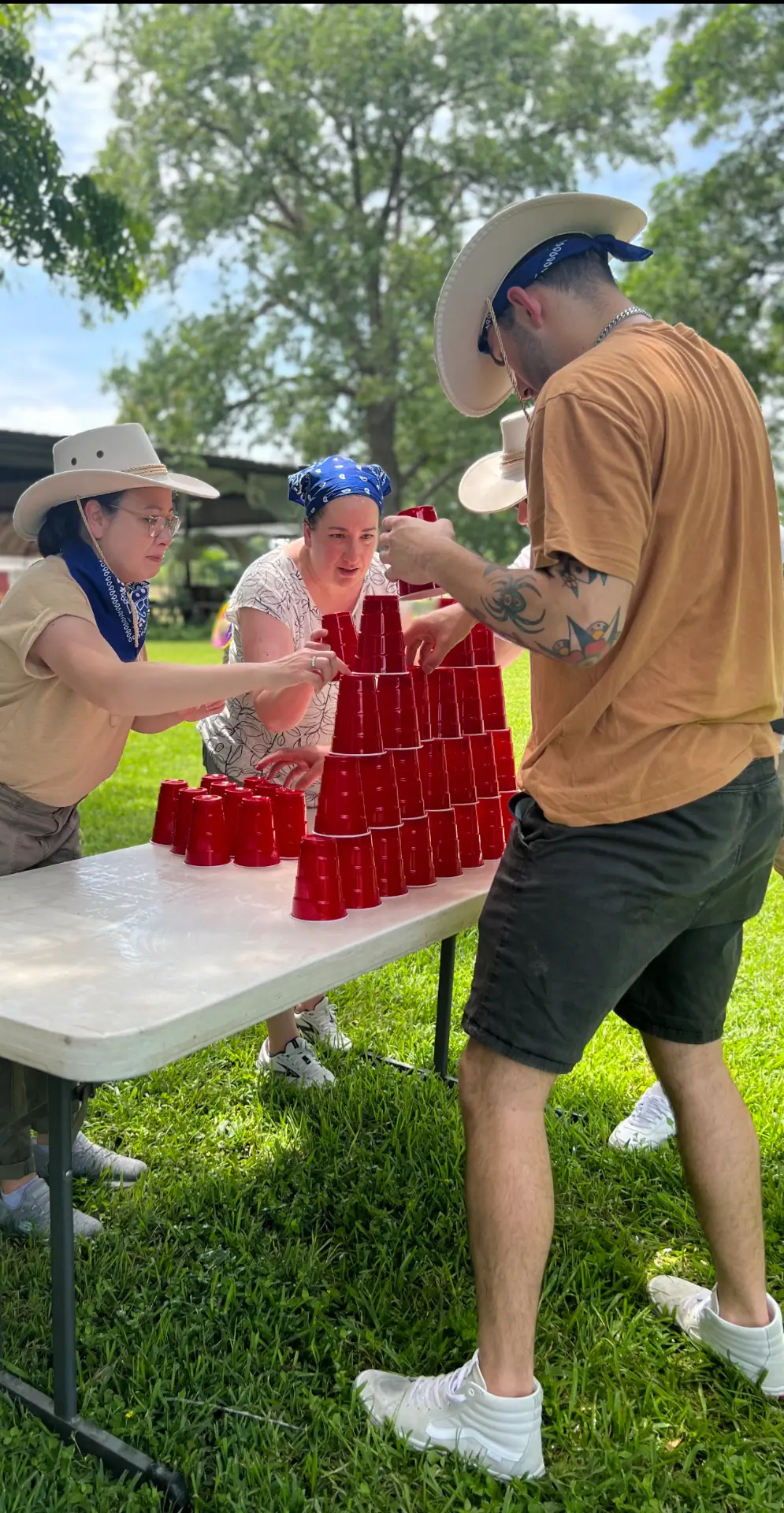 picnic-midday-cup-stacking.webp